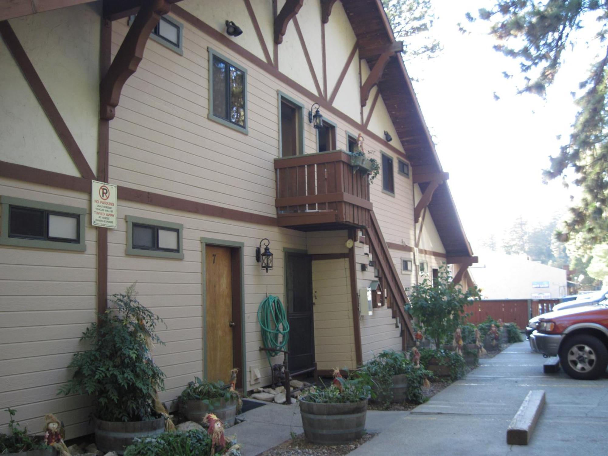 The North Shore Inn Crestline Экстерьер фото